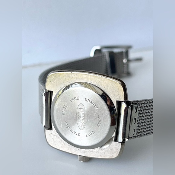 Vintage Armitron 'Now' Wrist Watch - Picture 4 of 4